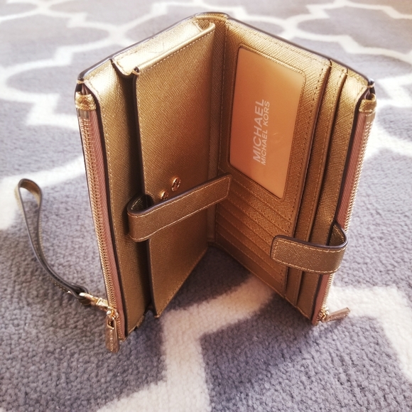 NWOT Michael Kors Gold Jet Set Travel Wristlet/Clutch - Picture 3 of 12